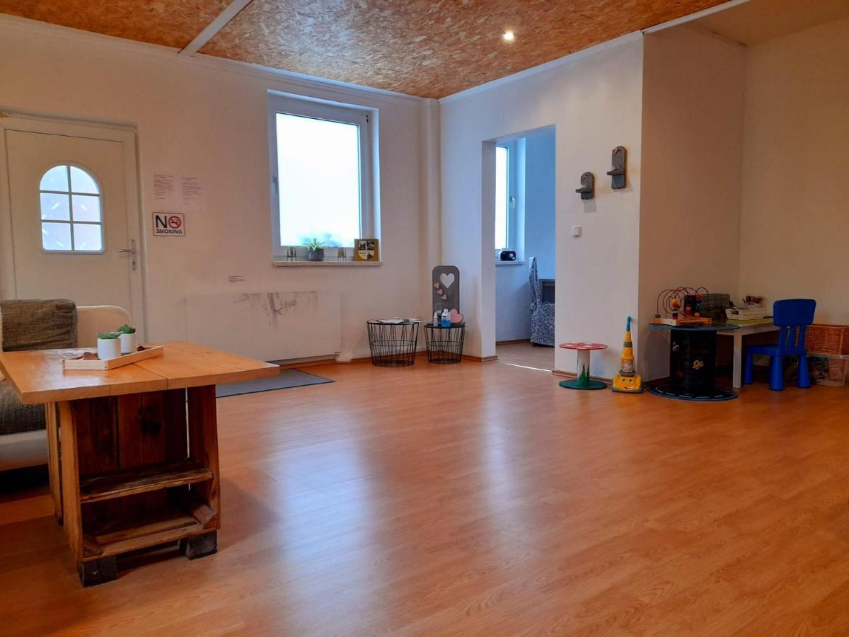 Willkommen In Dem Luftkurort Und Kaesestadt Nieheim Rennstrecke 4Km Entfernt Fewo1 Exterior photo